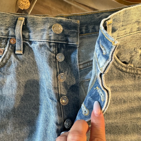 - AGOLDE Parker Shorts. Like NEW! - Picture 6 of 15